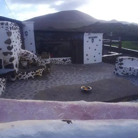 House With 2 Bedrooms In Mancha Blanca With Wonderful Mountain View Furnished Terrace And Wifi 5 Km From The Beach 度假居