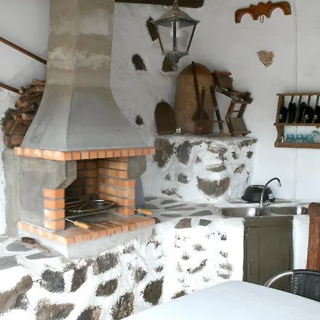 House With 2 Bedrooms In Mancha Blanca With Wonderful Mountain View Furnished Terrace And Wifi 5 Km From The Beach *