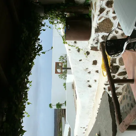 House With 2 Bedrooms In Mancha Blanca With Wonderful Mountain View Furnished Terrace And Wifi 5 Km From The Beach Сasa de vacaciones Tinguaton